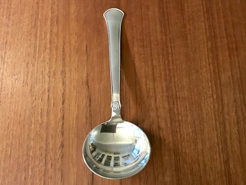 Hans Hansen
Arvesølv no. 5
Three-tier silver
serving spoon
* 1100kr