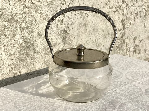 Candy bowl
With metal mounting
* 300kr