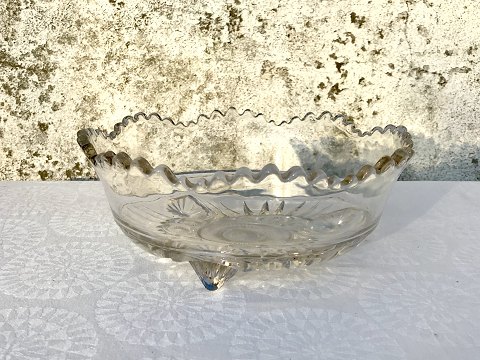 Glass bowl with pattern
* 300kr