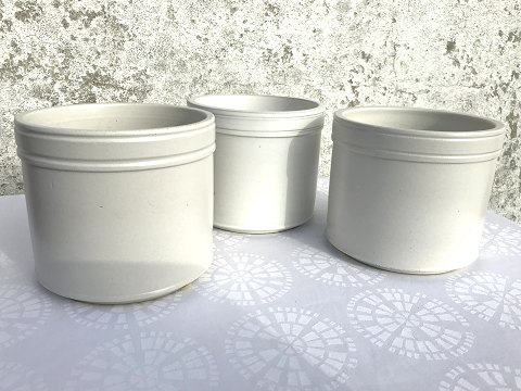 Kähler Keramik
Blumentopfabdeckung
Weiße Glasur
* 550 DKK