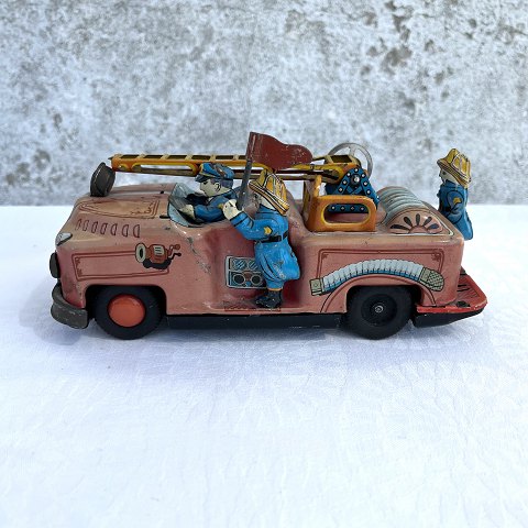 Toy tin fire engine
*DKK 375