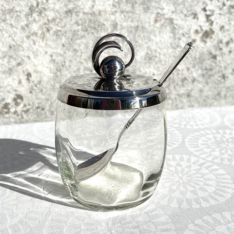 Marmelade glas
Med sølvplet låg
og ske
*450kr