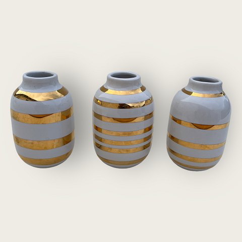 Kähler-Keramik
3 Miniaturvasen mit Goldstreifen
*250 DKK