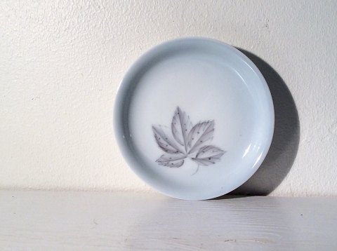 Bing & Grondahl
Falling Leaves
Small dish
# 30
* 10kr