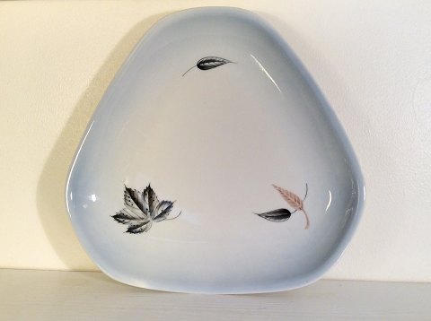 Bing & Grondahl
Falling Leaves
Dreieckige Schale
# 40
*75kr