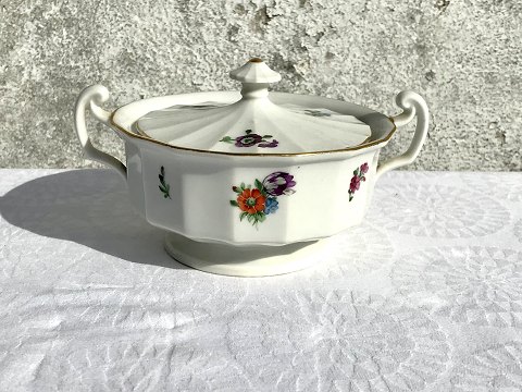 Royal Copenhagen
Let Henriette
# 482/8563
sugar Bowl
* 150kr