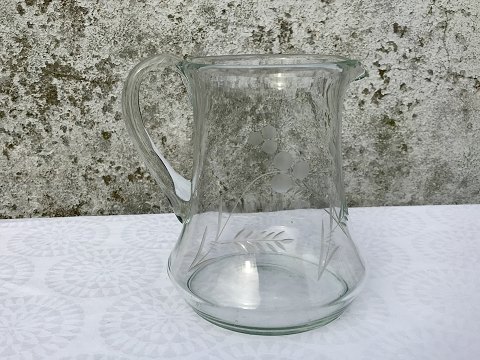 Glas kande
Med blomsterslibninger
*275kr