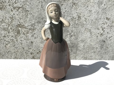 Nao Figur
Mädchen mit Schal
*175kr