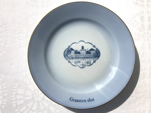 Bing & Grondahl
The castle set
Cake plate
Graasten slot
# 616
*40 DKK