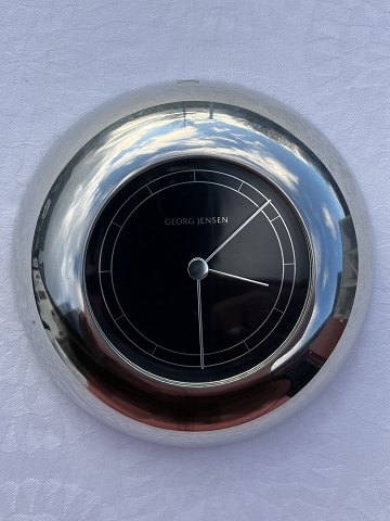 Georg Jensen
Mira wall clock
With tin frame
* 375 DKK