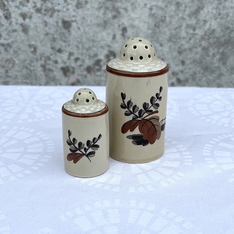 Aluminia
Knud
Salt & Pepper set
* 150 DKK for the set