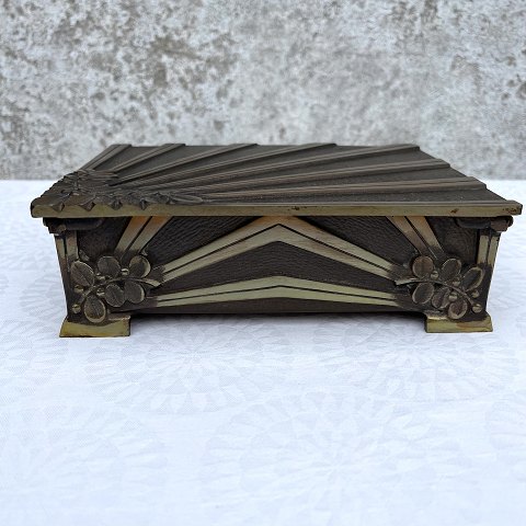 Bronze
Cigar box
*DKK 700