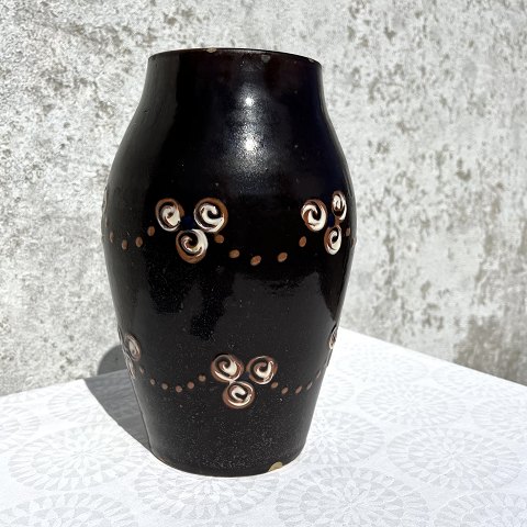 KK Keramik vase
Brun med hvide snirkler
*450kr