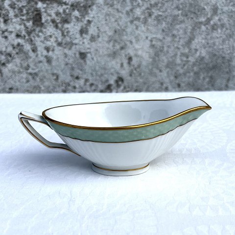 Royal Copenhagen
Green waved
Small gravy boat
#952/ 1883
*DKK 300