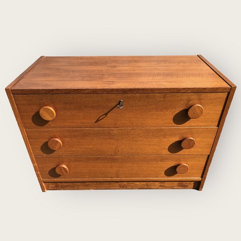 Teak chest of drawers
DKK 450