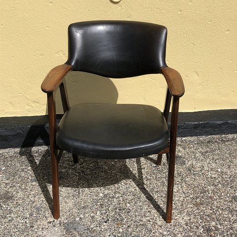 Erik Kirkegaard
arm chair
Leather/Rosewood
DKK 1750
