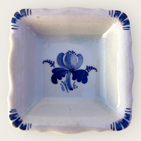 Royal Copenhagen
Tranquebar
Small bowl
#4066/ 1270
*DKK 50