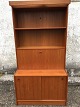 Teak
Reol med skabe
1000 kr