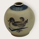 Royal CopenhagenJernporcelænVase med And#26/145*350kr